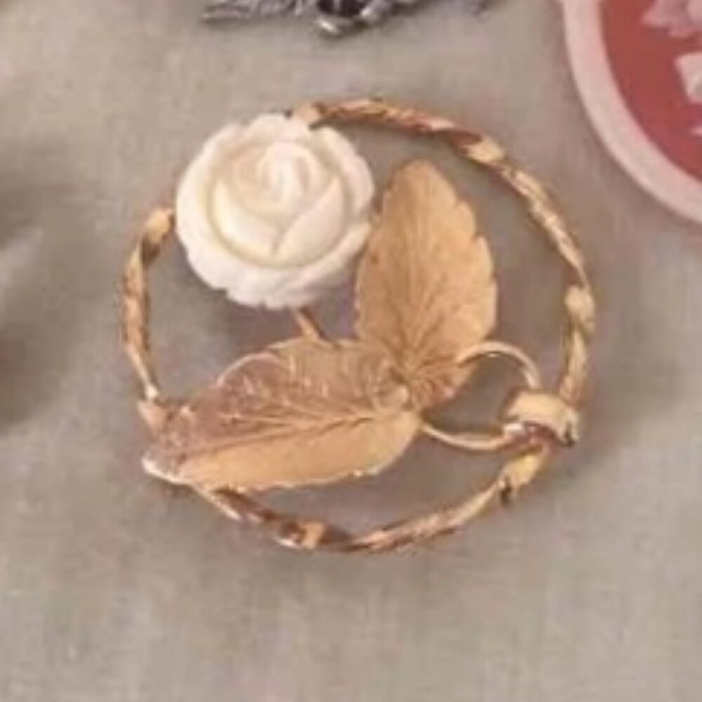 Vintage gold-tone rose pin